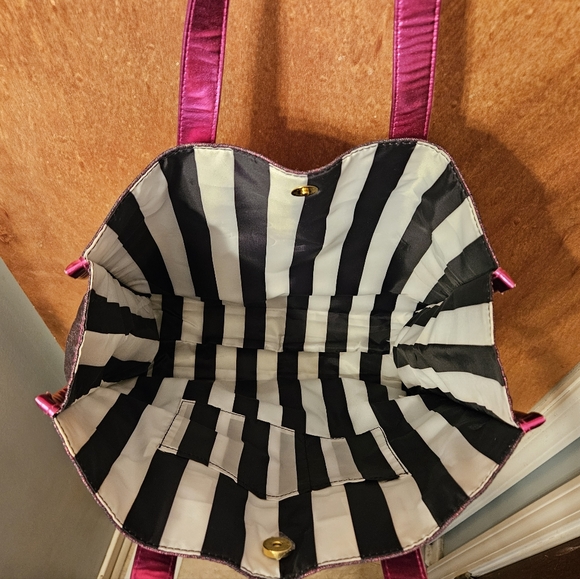 Juicy Couture Metallic Fuchsia Tote - Picture 9 of 16